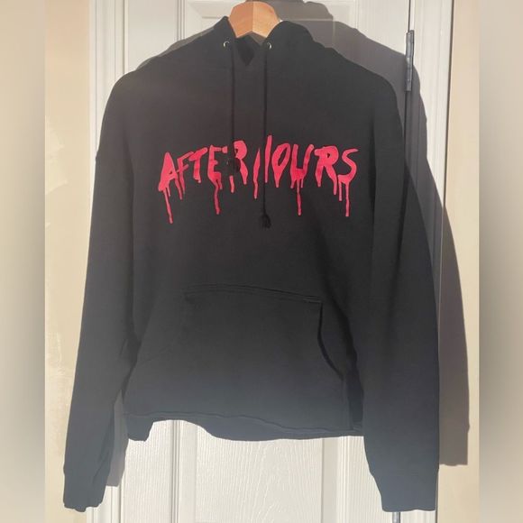 Vlone Men's Black and Red Hoodie - Picture 2 of 4